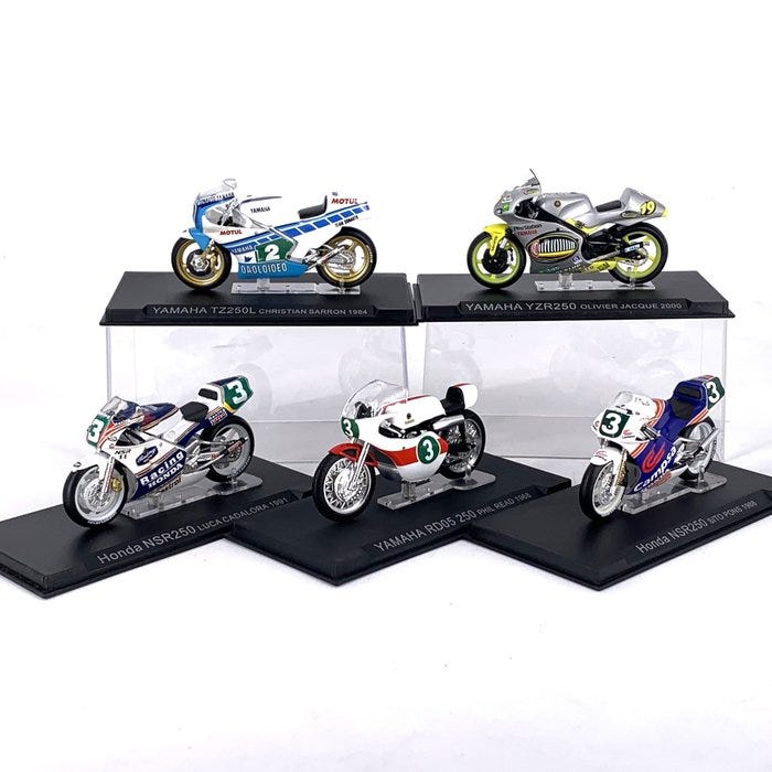 Altaya 1:24 - Moottoripyörän pienoismalli (5) - Honda NSR250/ Yam