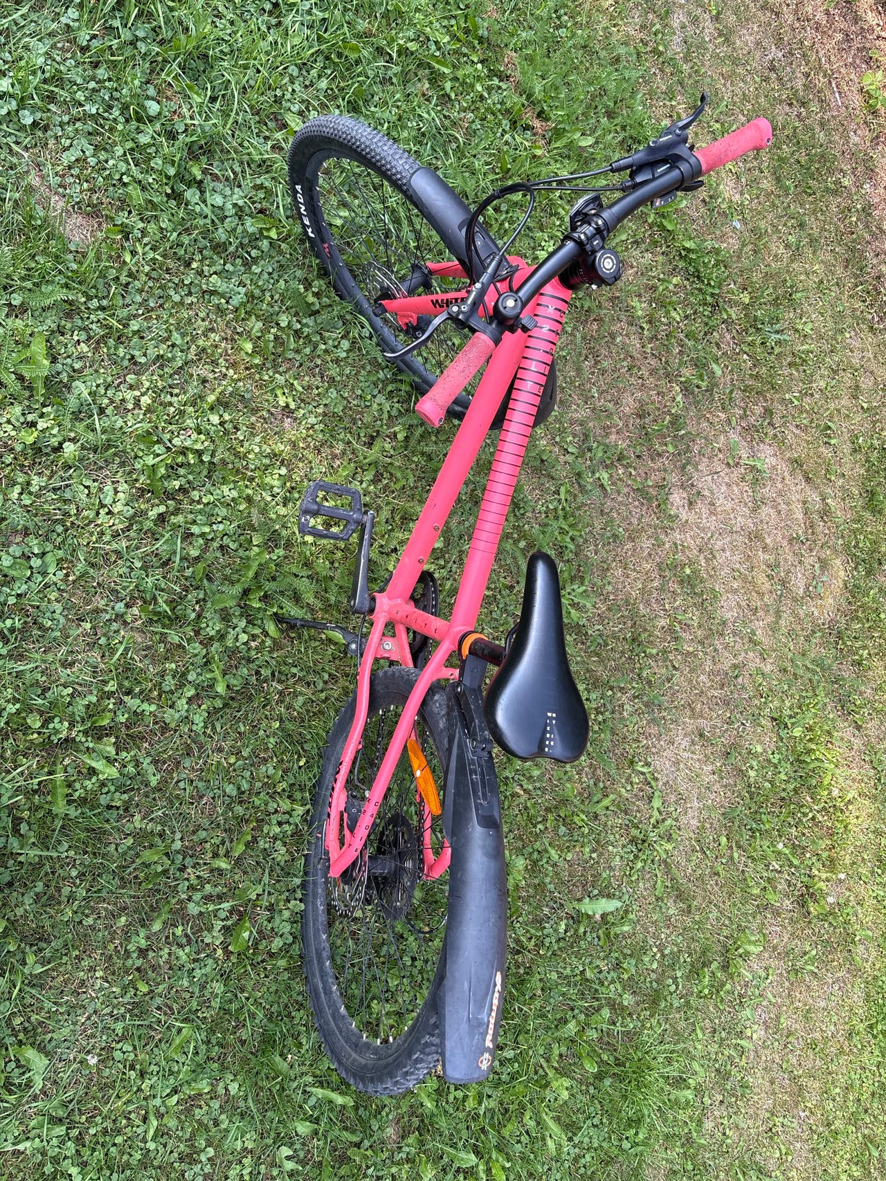 White 24” hyväkuntoinen polkupyörä