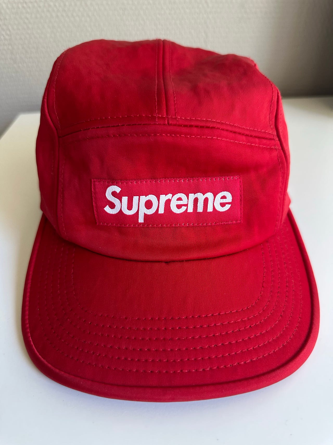 Supreme punainen lippis unisex