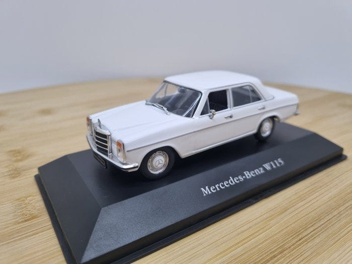 IXO 1:43 - Pienoismalliauto - Mercedes-Benz 200 /8 W115 - harvin