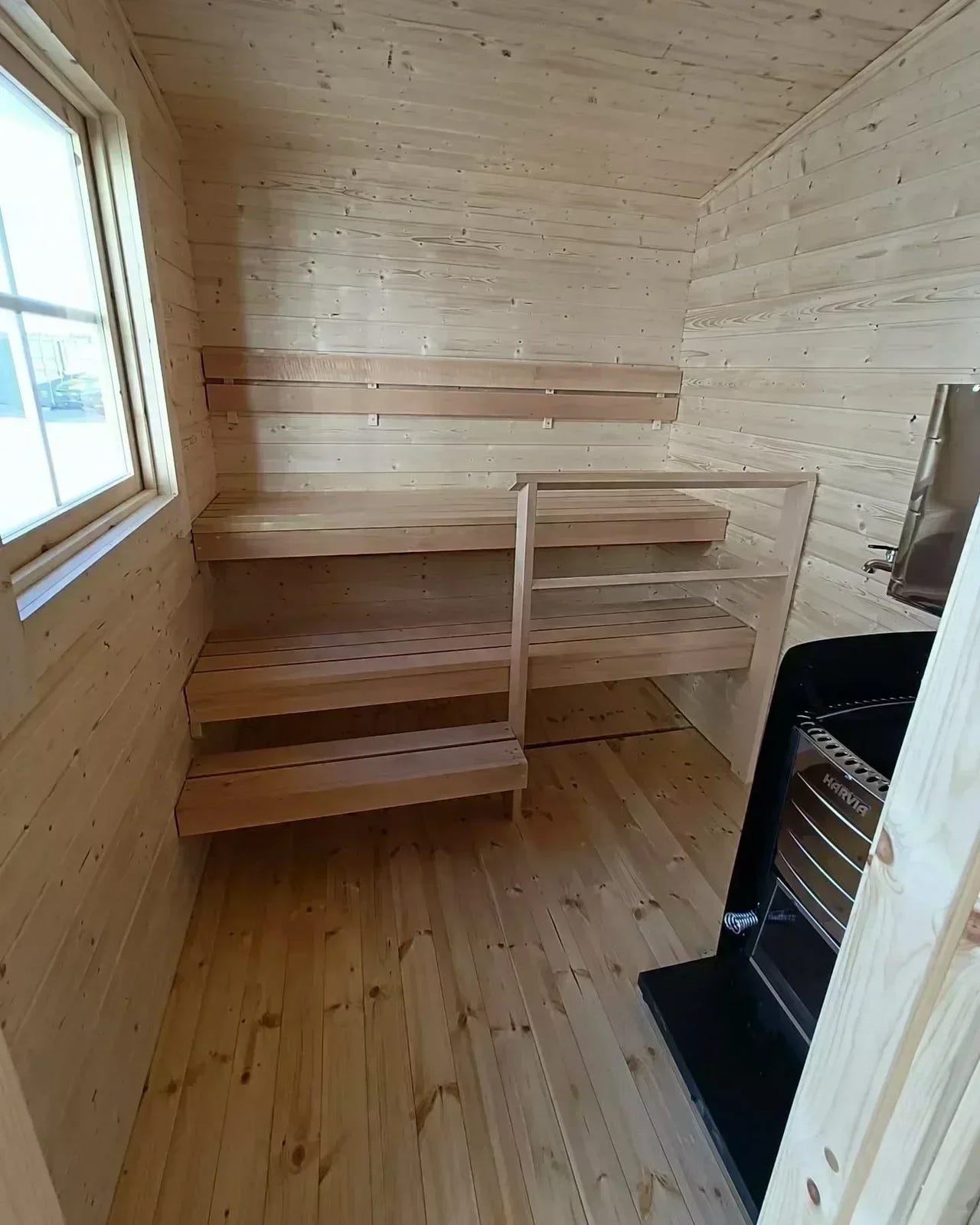 TARJOUS 9900e Kotimainen kärrysauna 1500kg. alustalla, heti mukaa