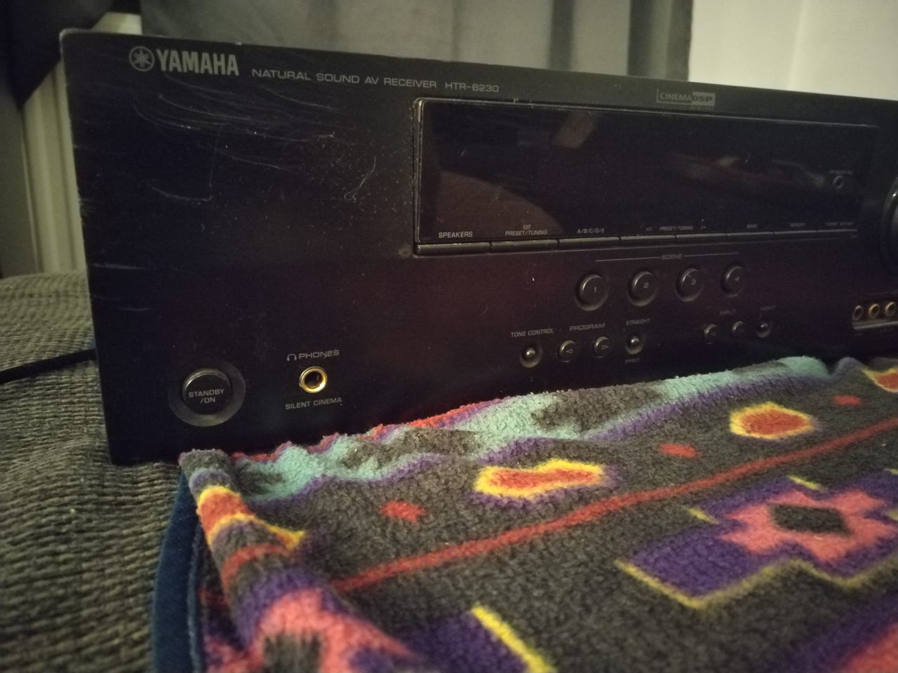 Yamaha HTR-6230 AV-vahvistin musta