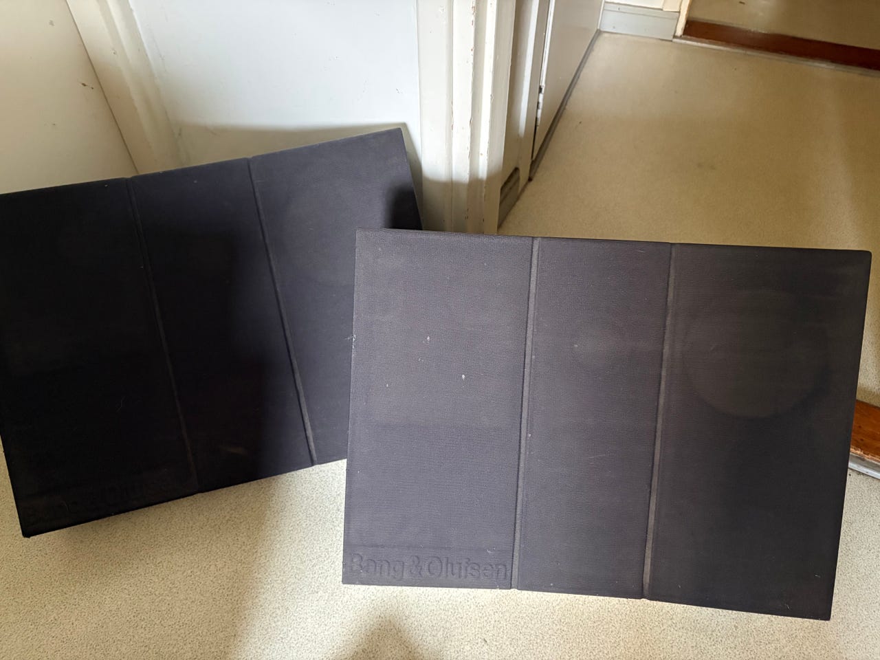 Bang & Olufsen kaiuttimet musta