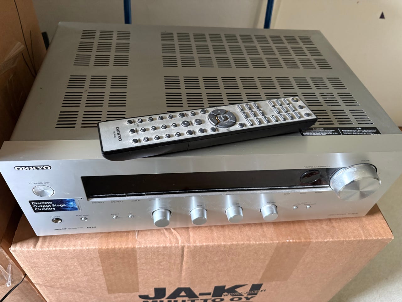 Onkyo TX-8030 stereo-vahvistin hopea