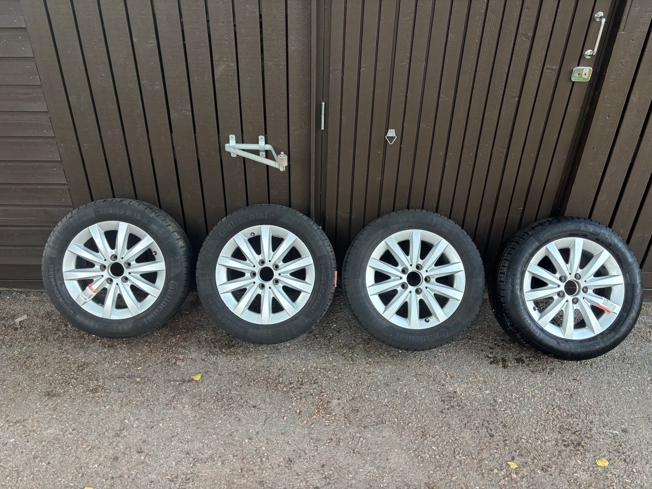 Mercedes 16” aluvanteet + Continental kesärenkaat