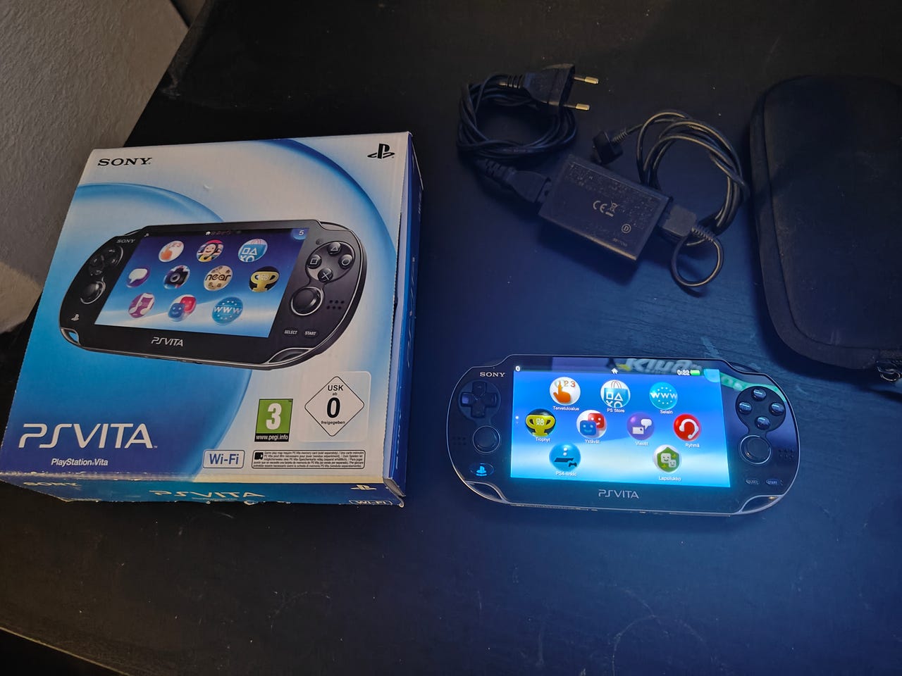 Sony PS Vita käsikonsoli (4gb kortilla)