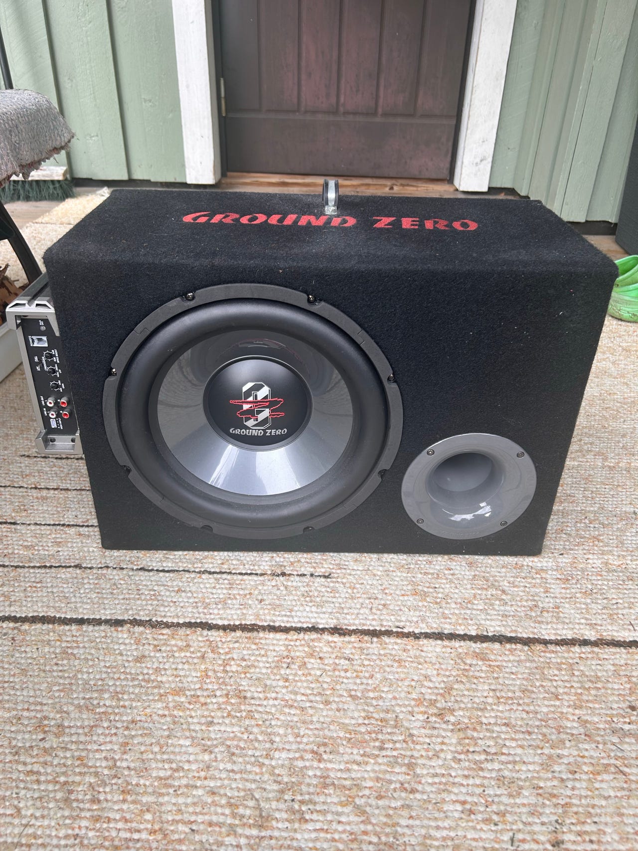 Ground Zero subwoofer ja vahvistin