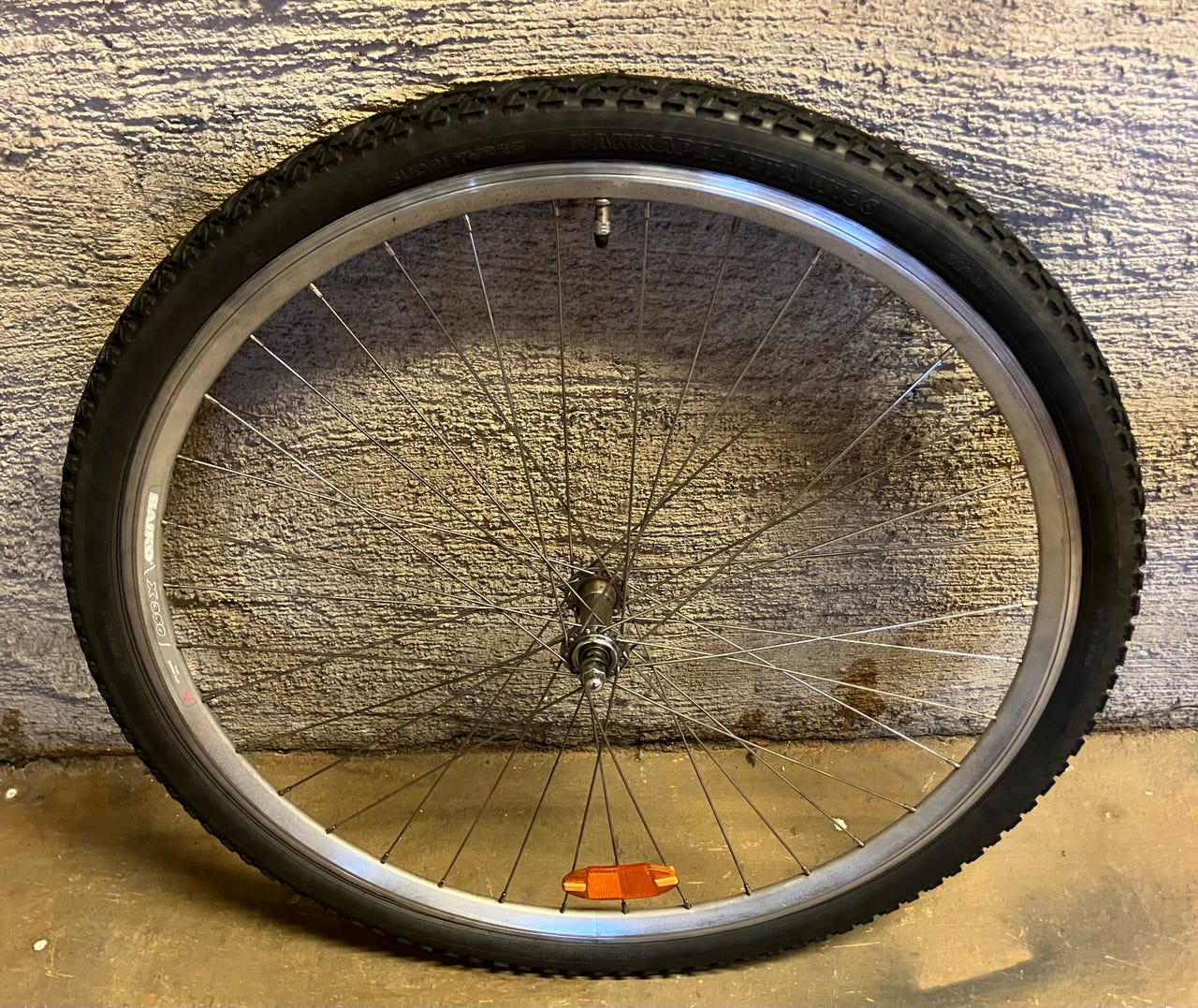 28 polkupyörän etuvanne Suomi Tyres Hakkapeliitta nastarenkaalla
