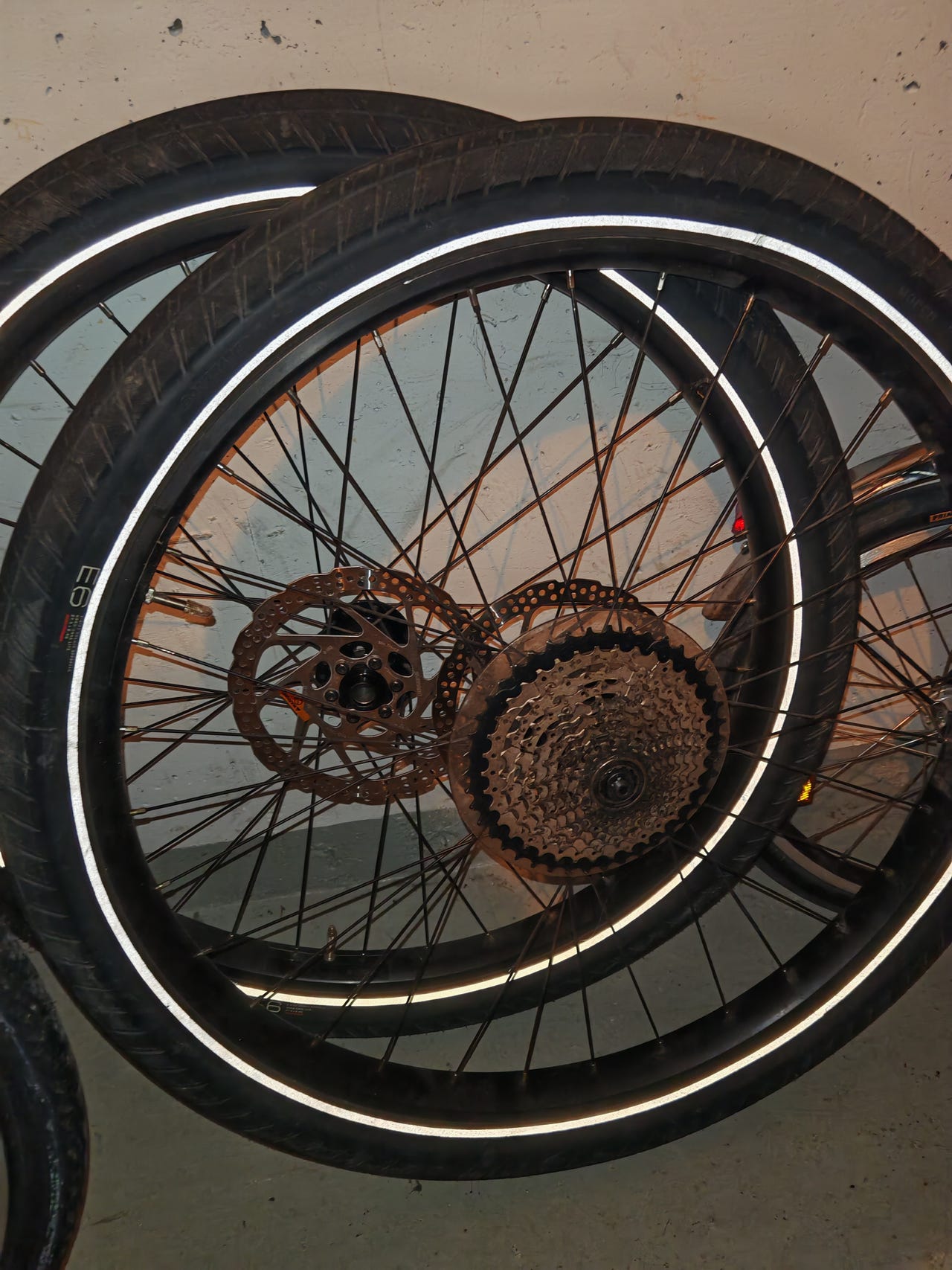 trek allant +8 kiekot takapakalla