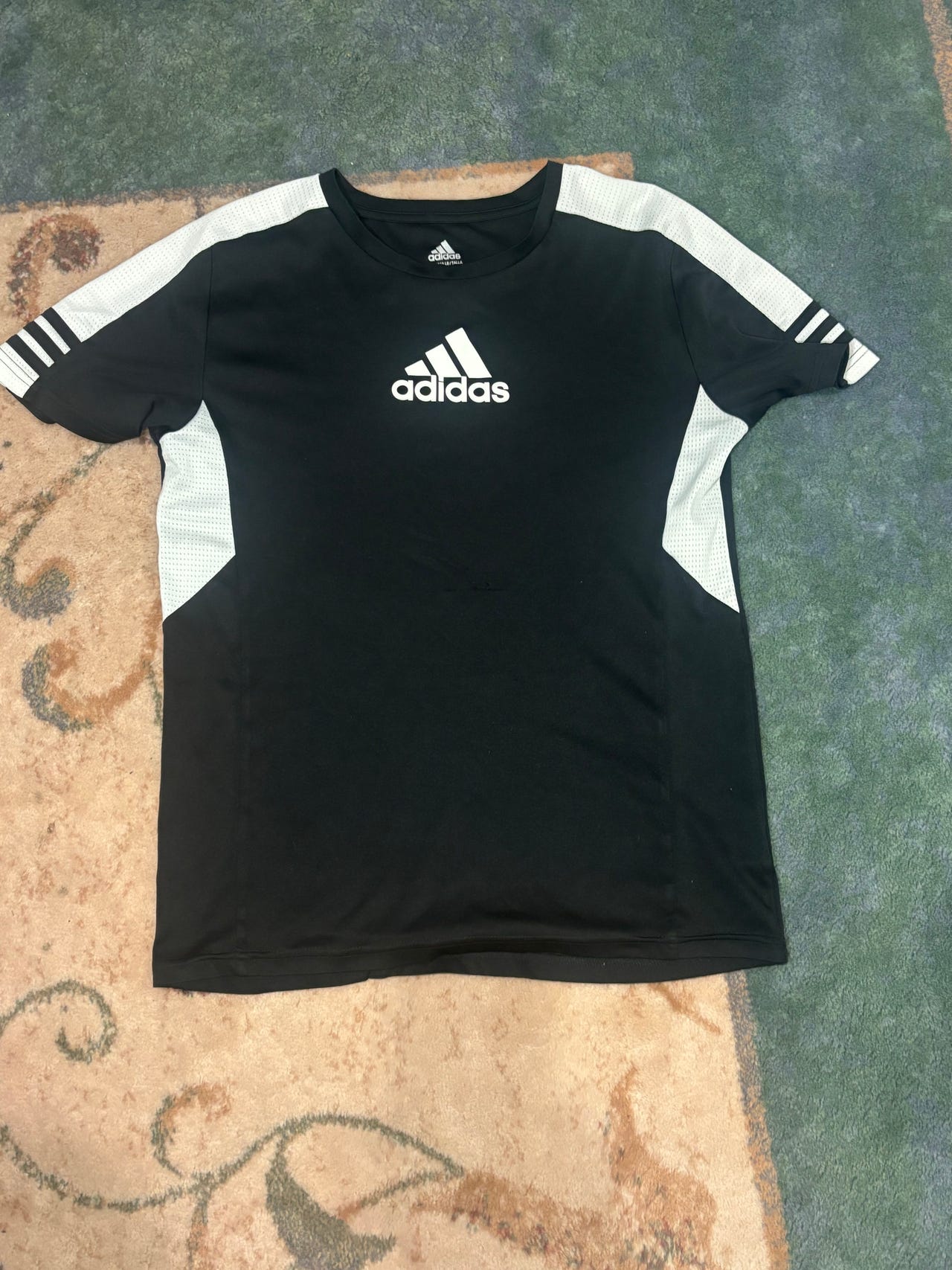 Adidas urheilu t-paita L musta