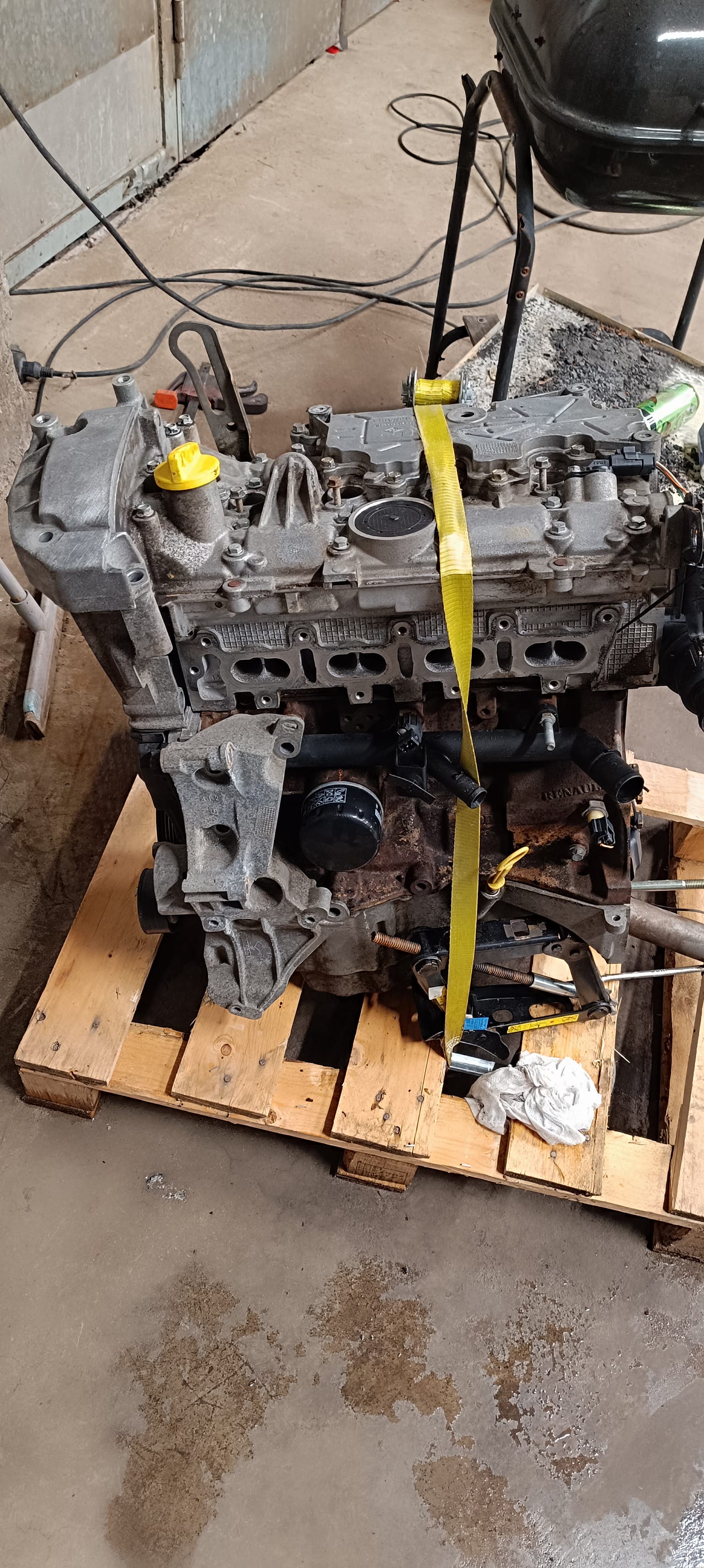 Dacia/ Renault bensa moottori K4M