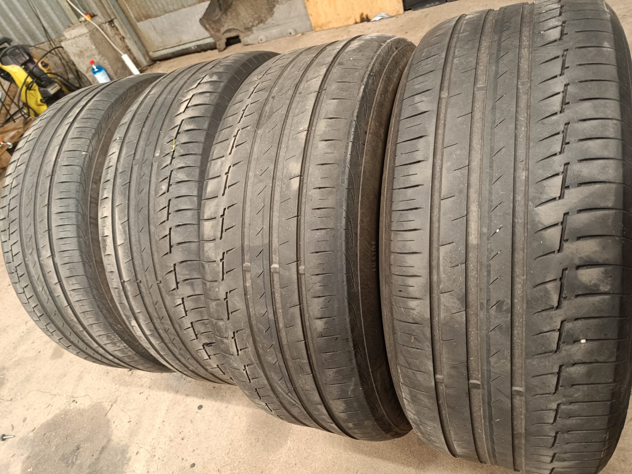 Continental PremiumContact kesärenkaat 235/50 R19