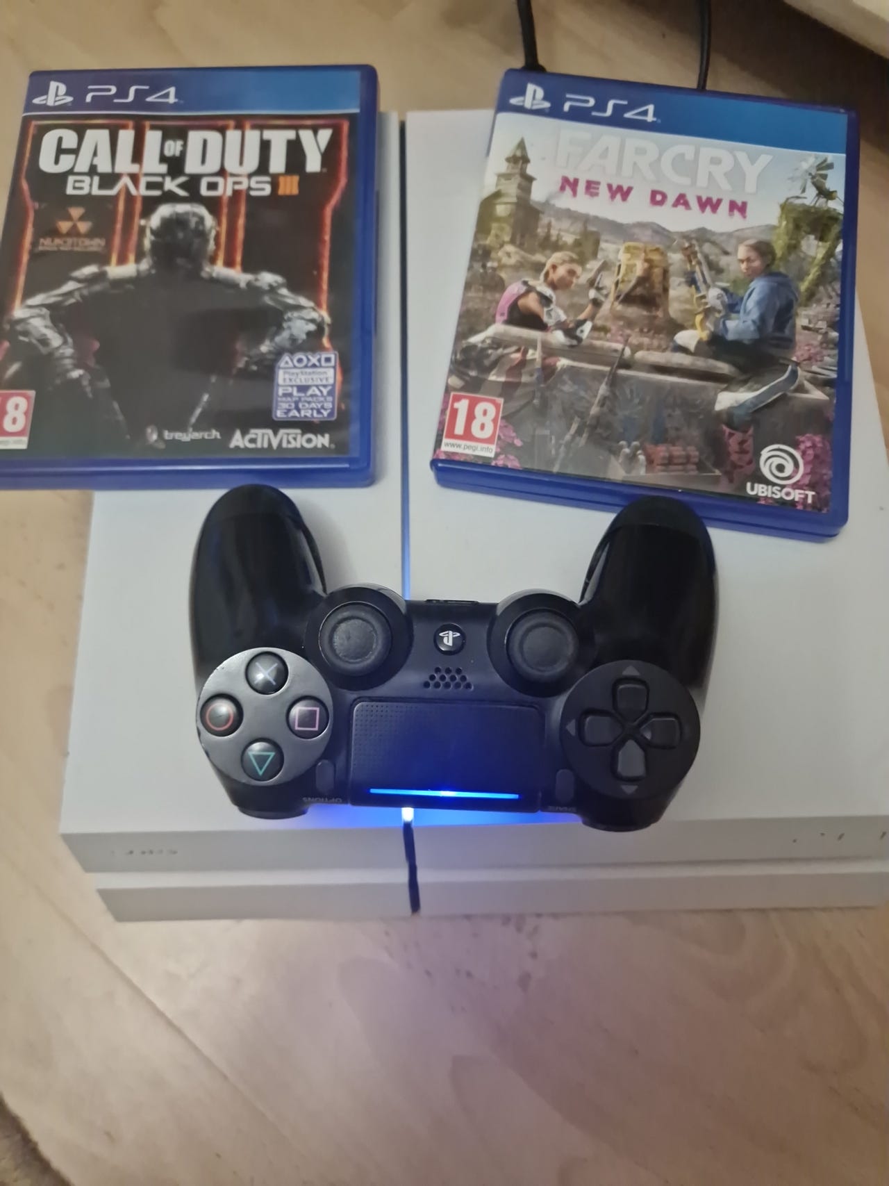 Sony PlayStation 4 pelikonsoli 500 GB valkoinen