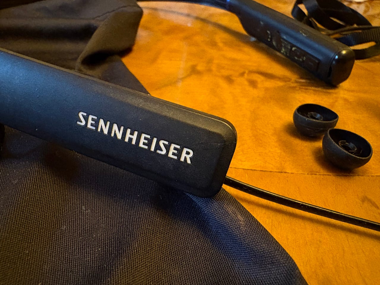 Sennheiser Bluetooth-nappikuulokkeet kaulapannalla
