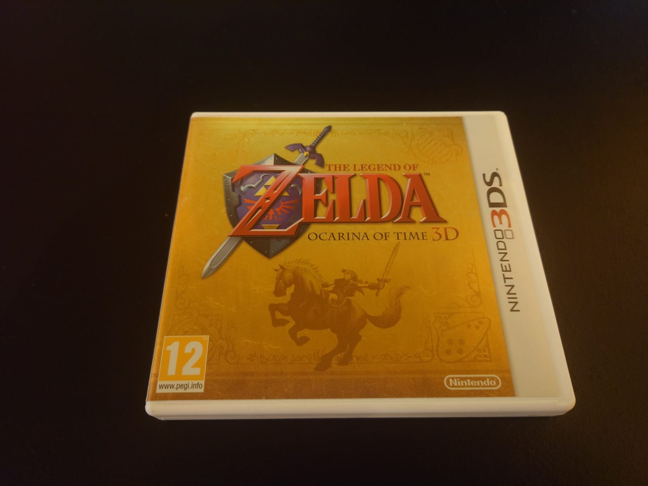 Nintendo 3DS The Legend of Zelda Ocarina of Time 3D Gold Cover