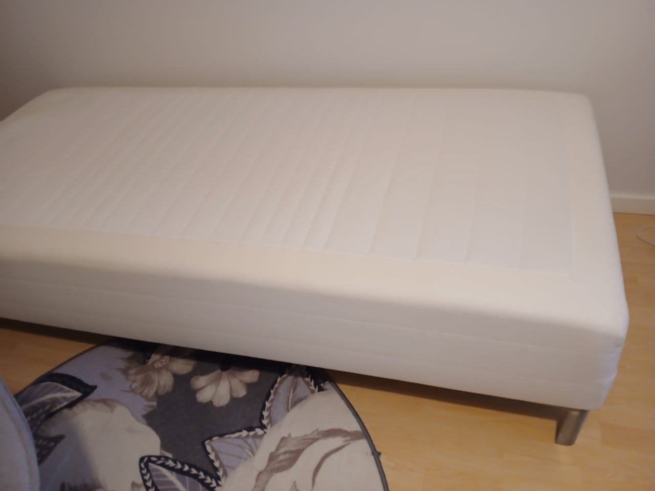 Myydään sänky