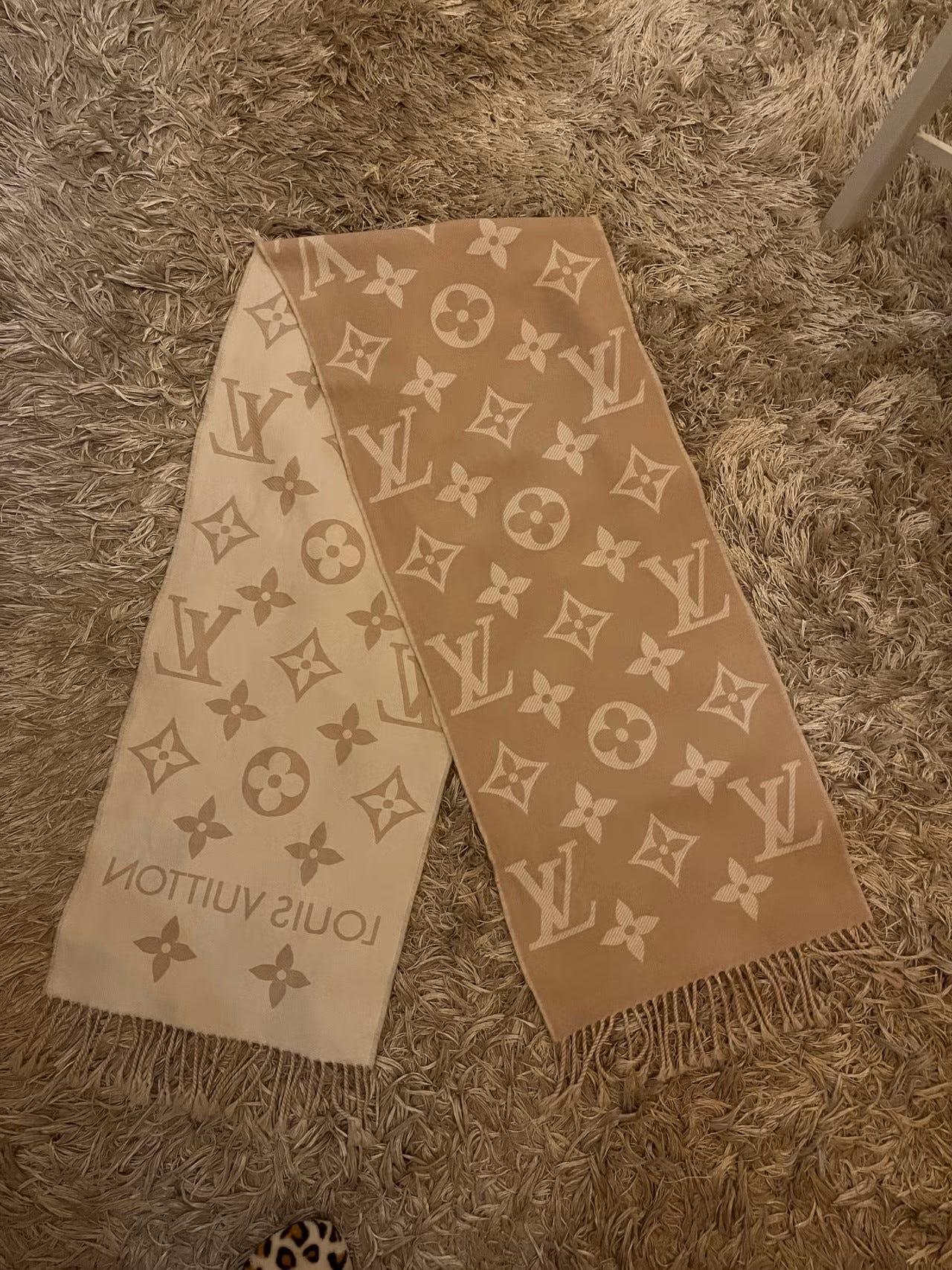 Louis Vuitton Essential Scarf huivi