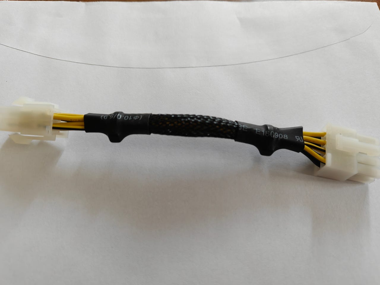 4-pin ATX12V - 8-pin EPS12V -sovitin