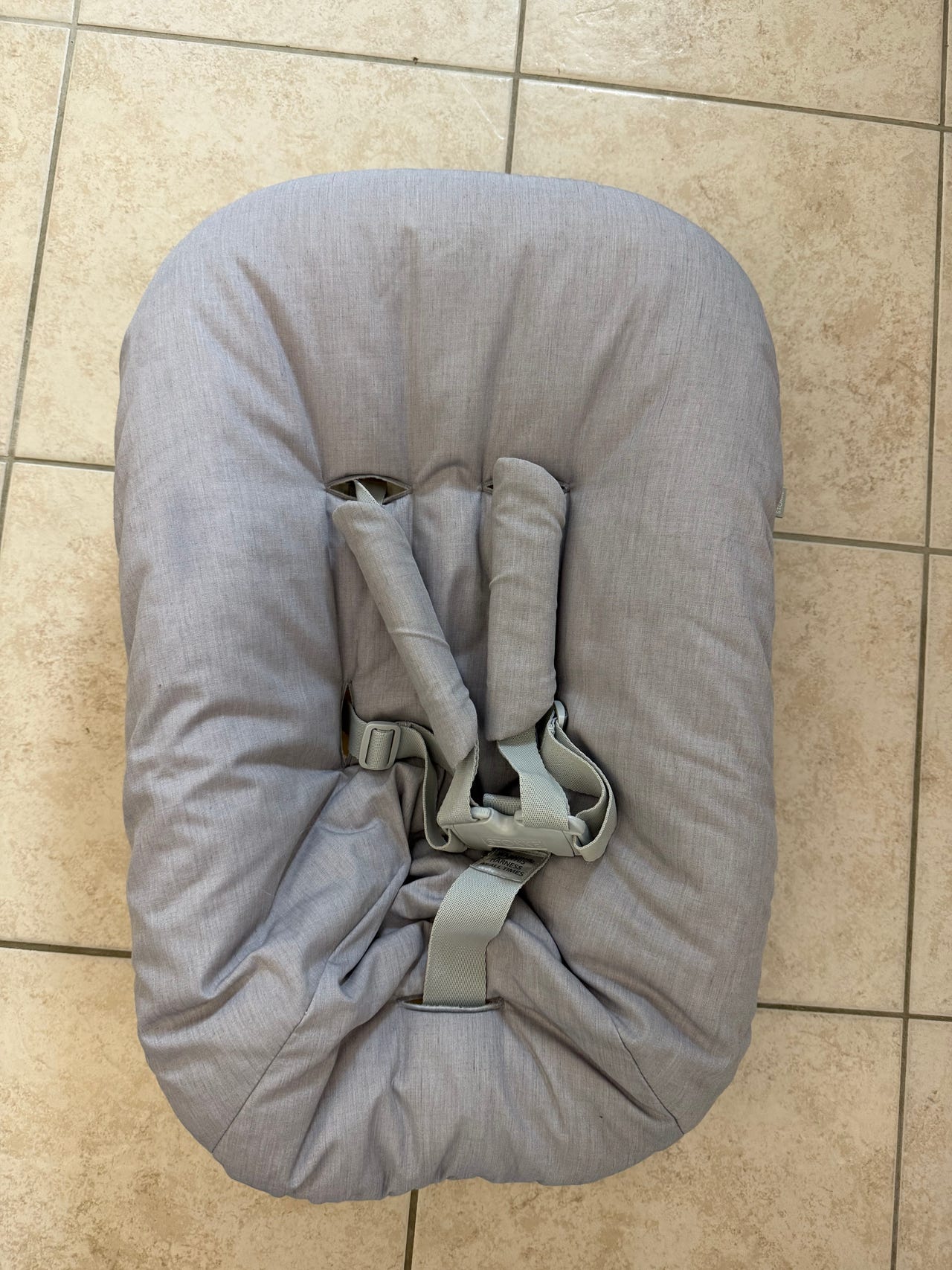 Harmaa trip trap newborn osa ja lelukaari