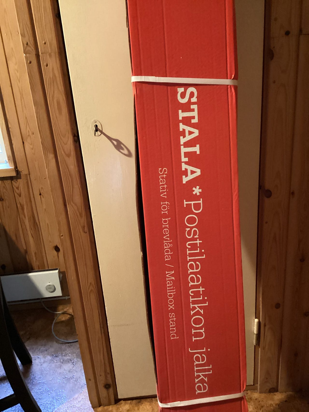 Stala postilaatikon jalka