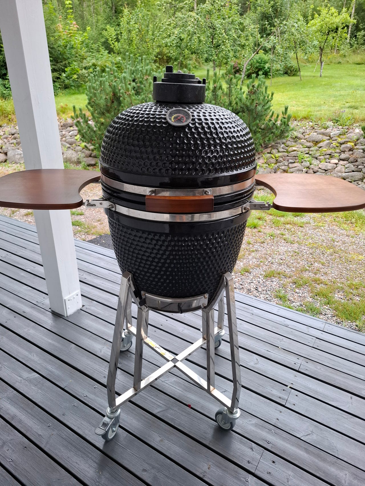 Kamado hiiligrilli musta termostaatilla.Koko paketti hinta