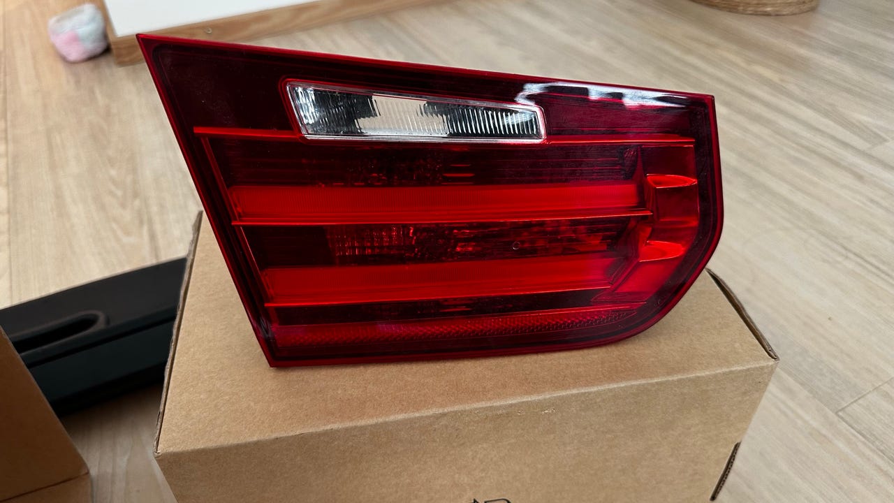 BMW F31 takavalo ja tavaratilan peiterulla ja koiraverkko