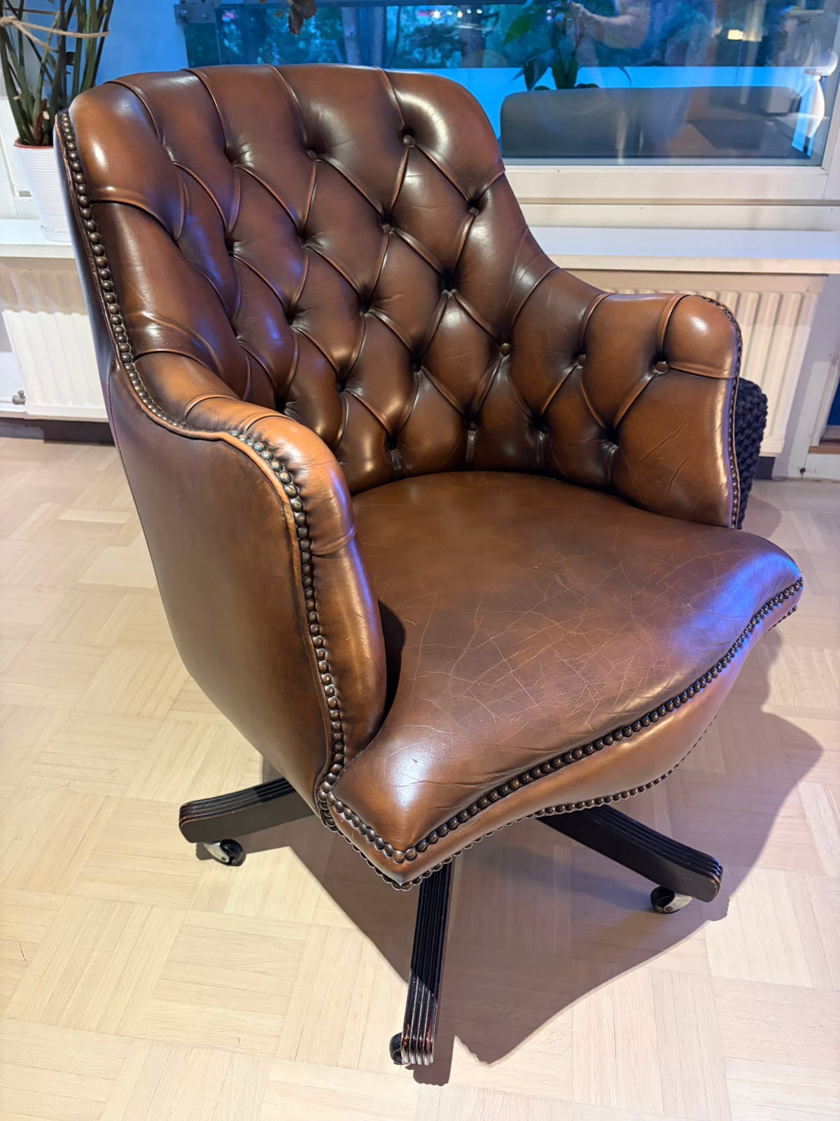 Chesterfield tuoli/toimistotuoli