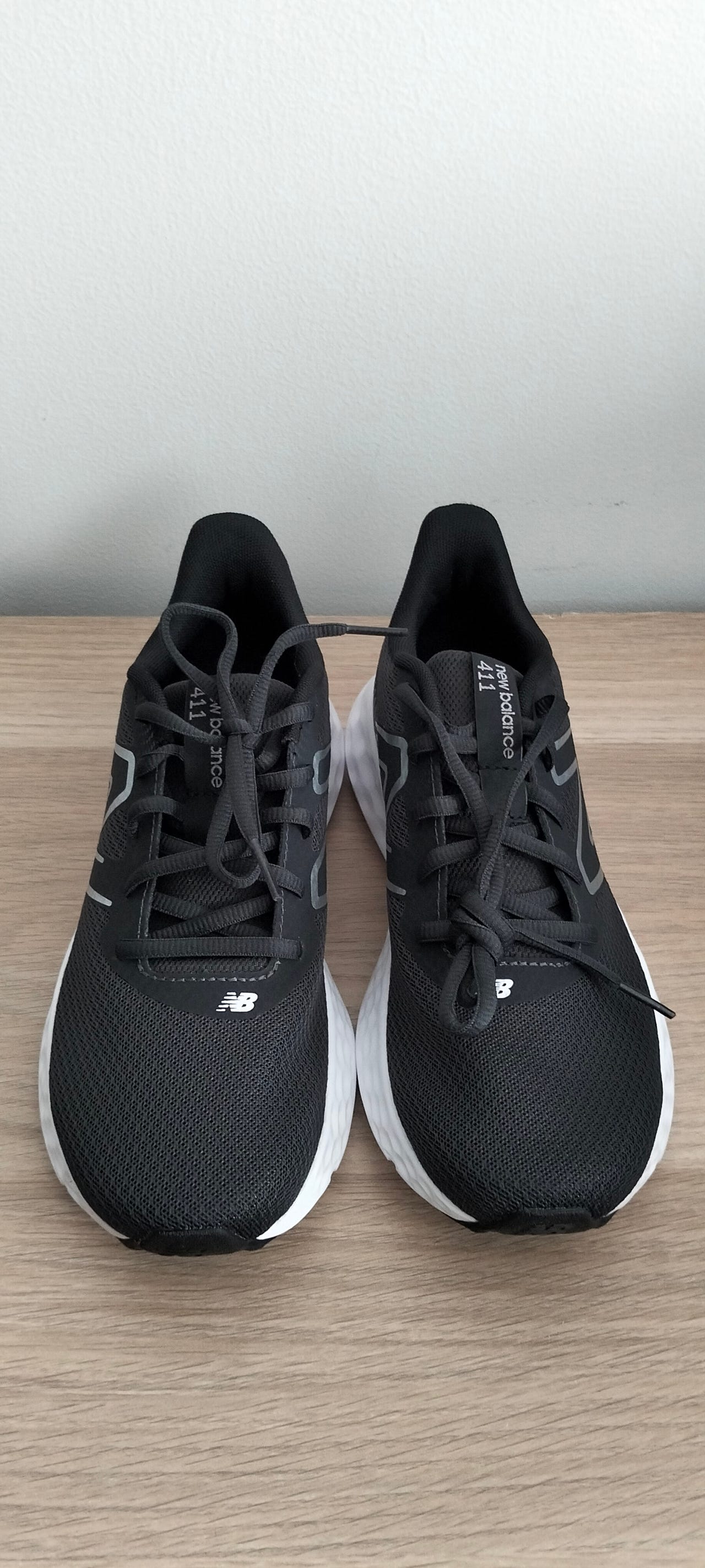 Paketissa New Balance 411 tennarit koko 37 musta