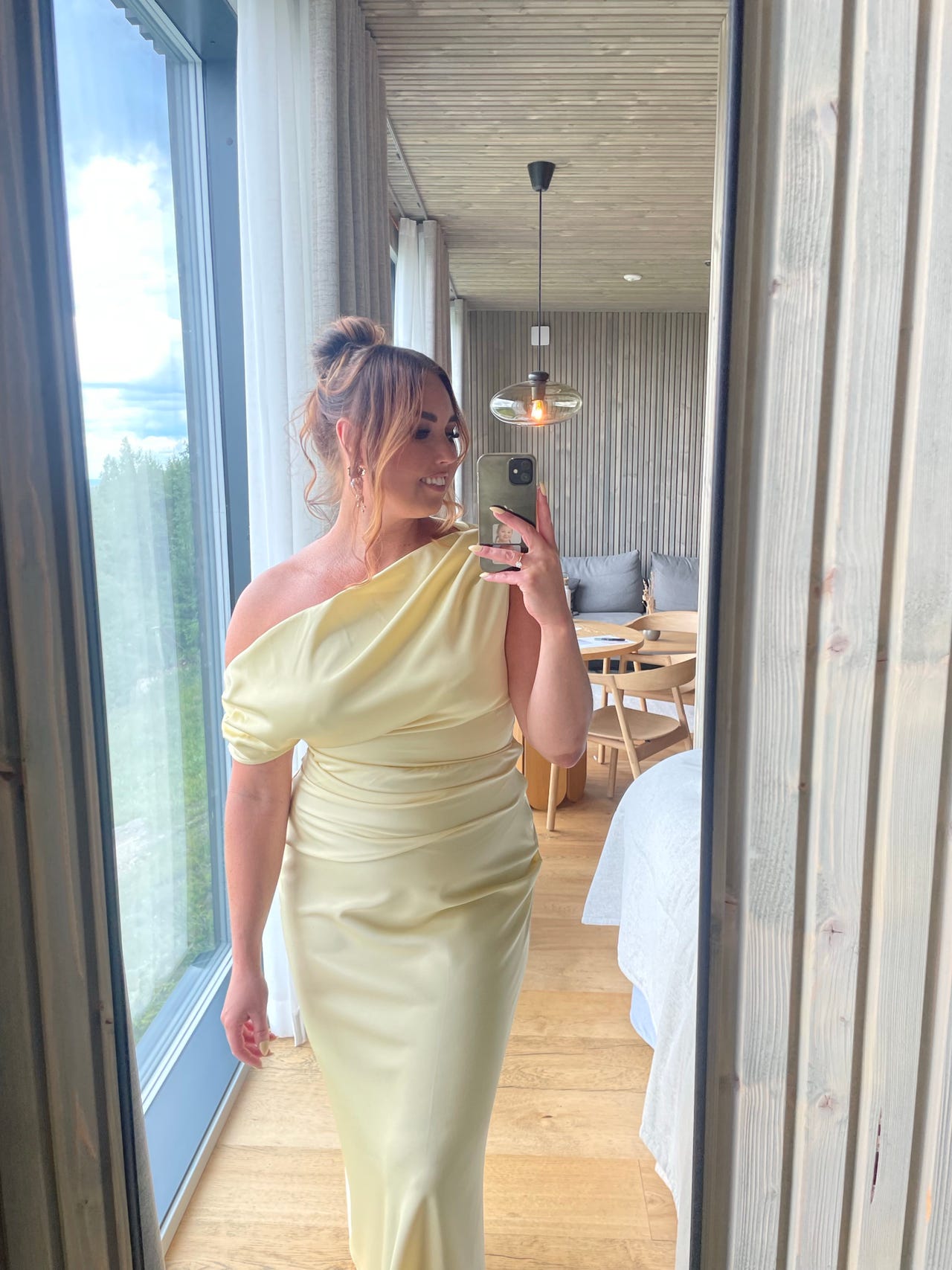 Gina Tricot juhla-/cocktailmekko koko 40 keltainen