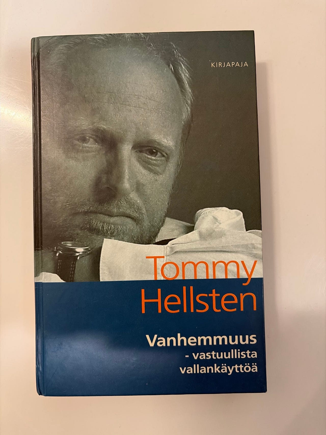 Tommy Hellsten Vanhemmuus – vastuullista vallankäyttöä kirja
