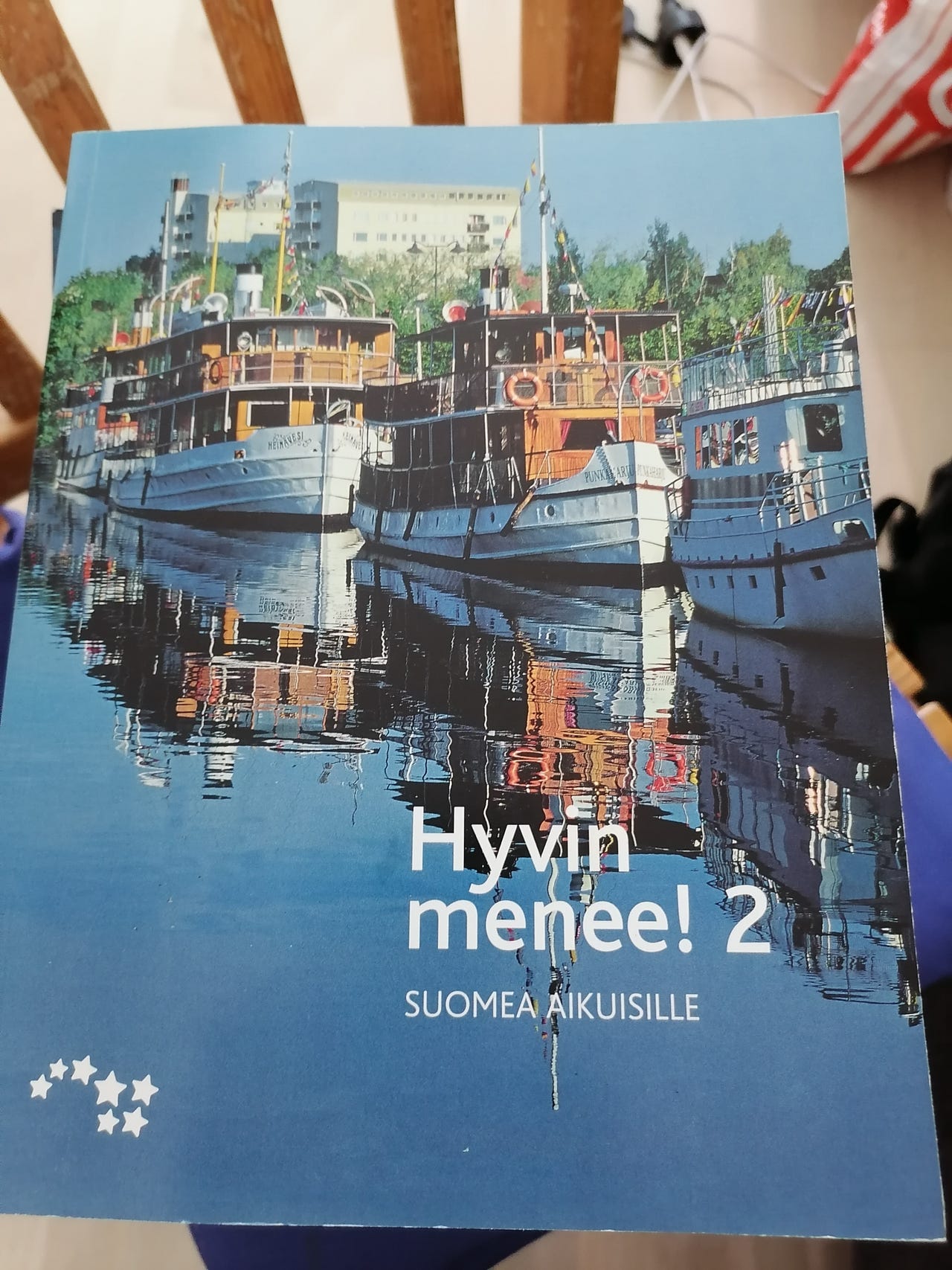 Hyvin menee! 2 suomen oppikirja aikuisille