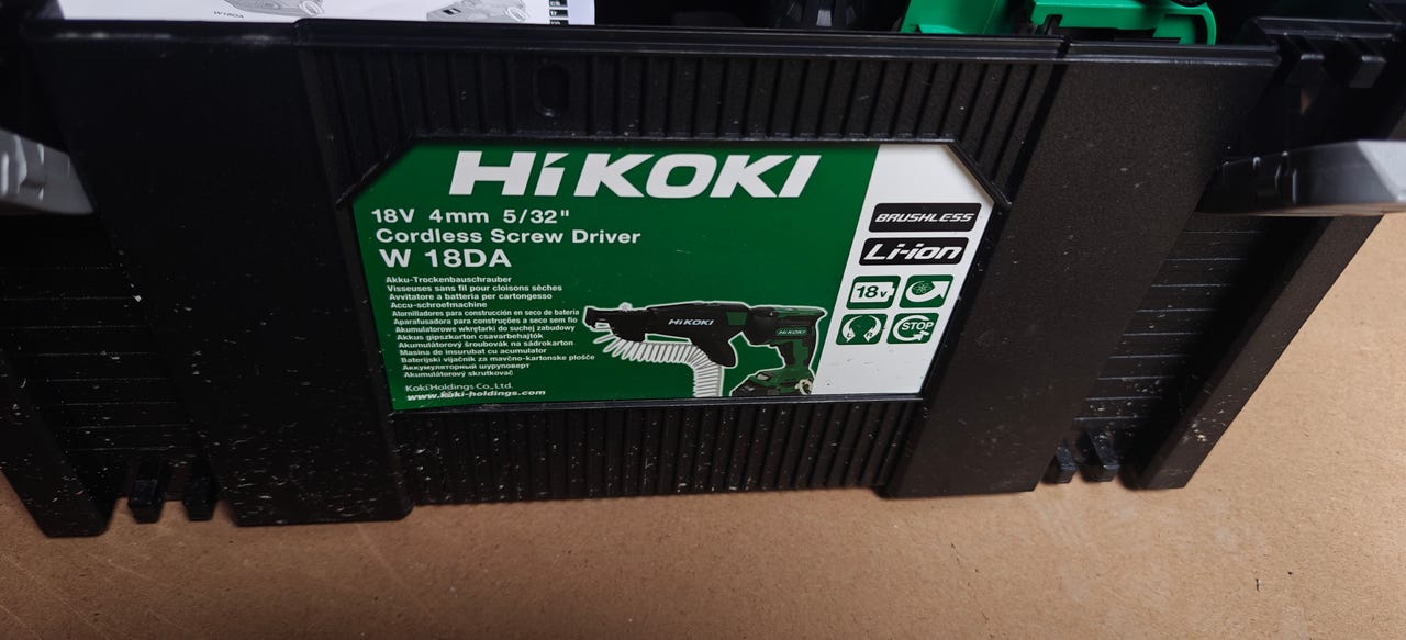 HIKOKI NAUHARUUVINVÄÄNNIN RUNKO