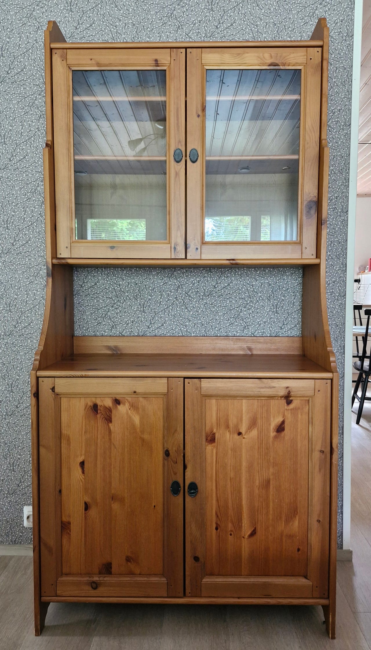 IKEA vitriinikaappi mänty