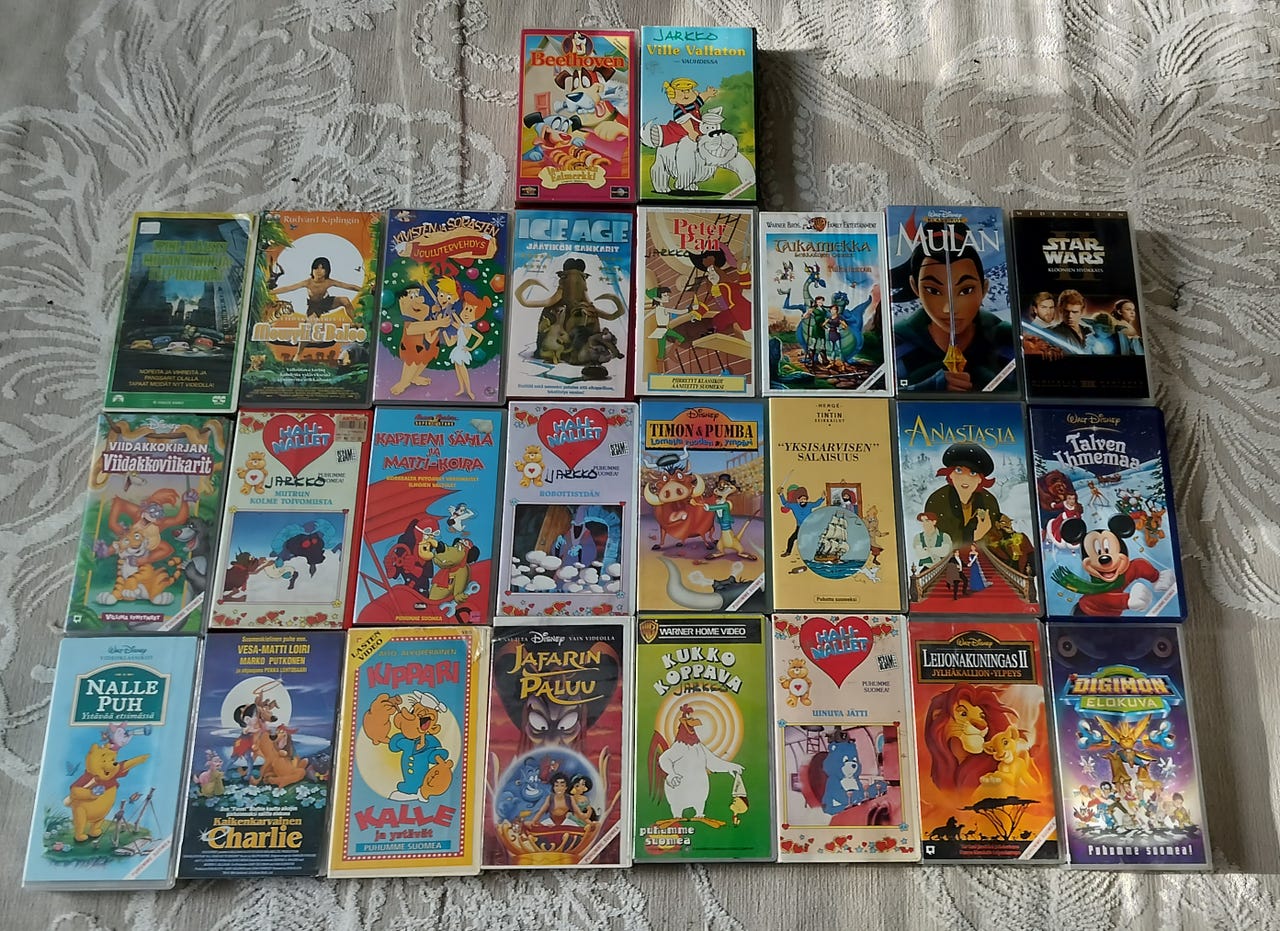 Lasten VHS-piirrettyjä ja elokuvia kokoelma