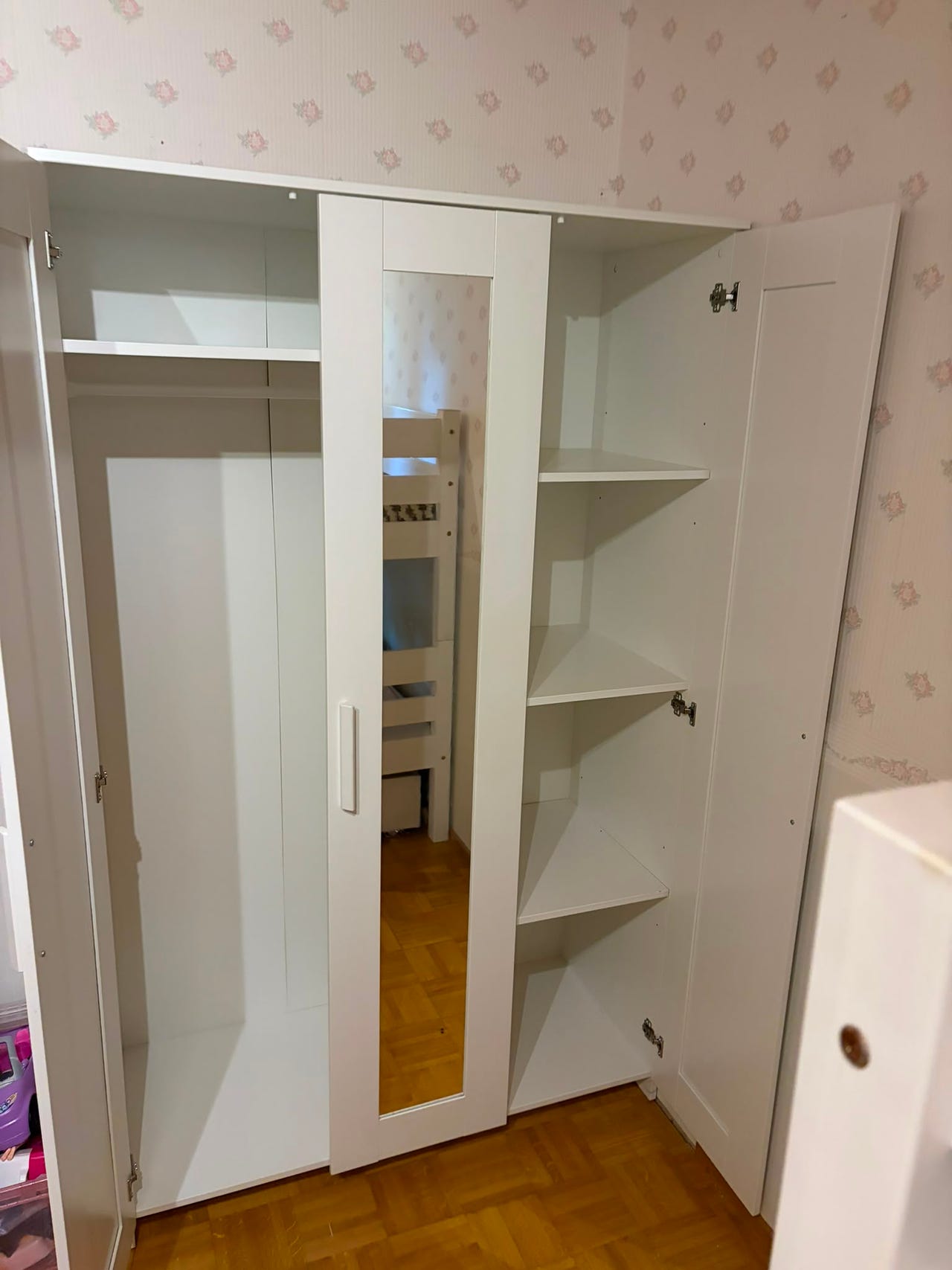 Ikea brimnes kaappi tarvikkeineen