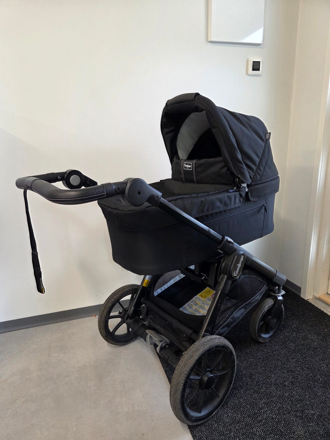 NXT 310 lastenvaunut