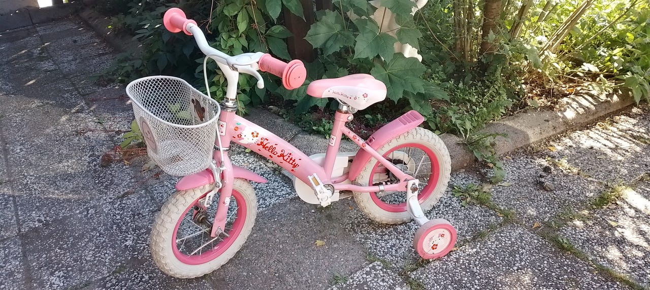 Hello Kitty-aiheinen 12 tuumainen polkupyörä