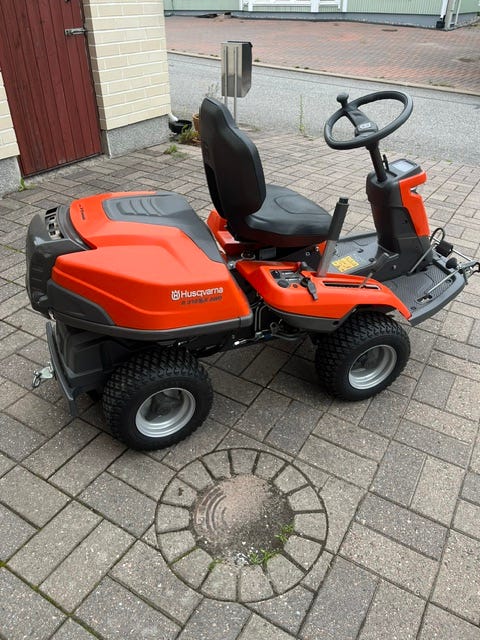 Husqvarna R316TSX AWD ajoleikkuri ilman leikkuuosaa