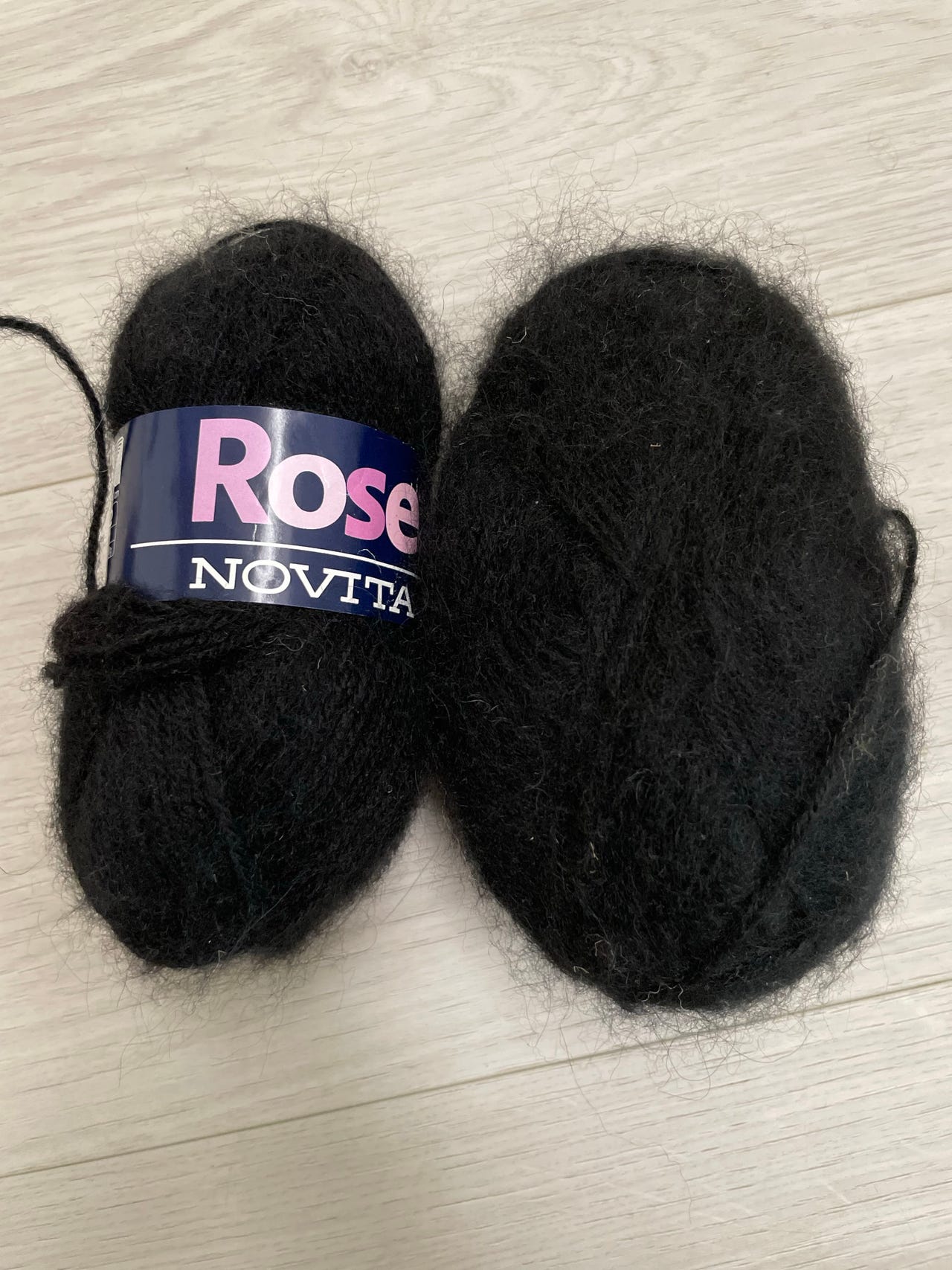 Novita Rose mohairlanka musta