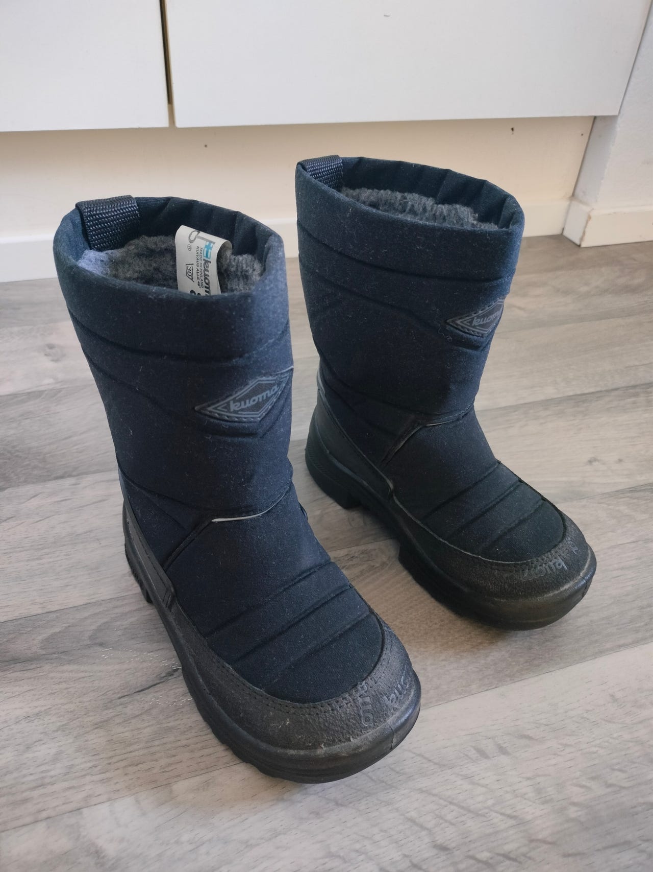 Mustat Kuomat 29