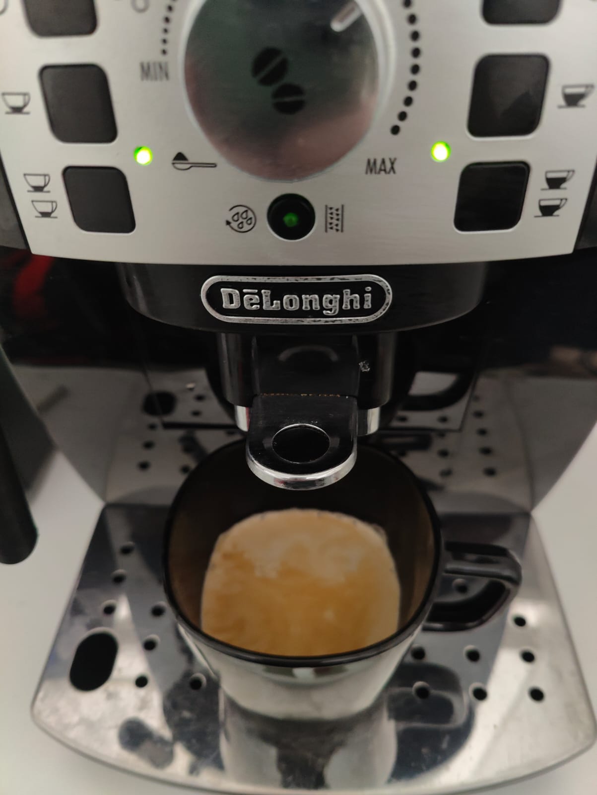 DeLonghi Magnifica Auto Coffee & Espresso Machine (Negotiable -