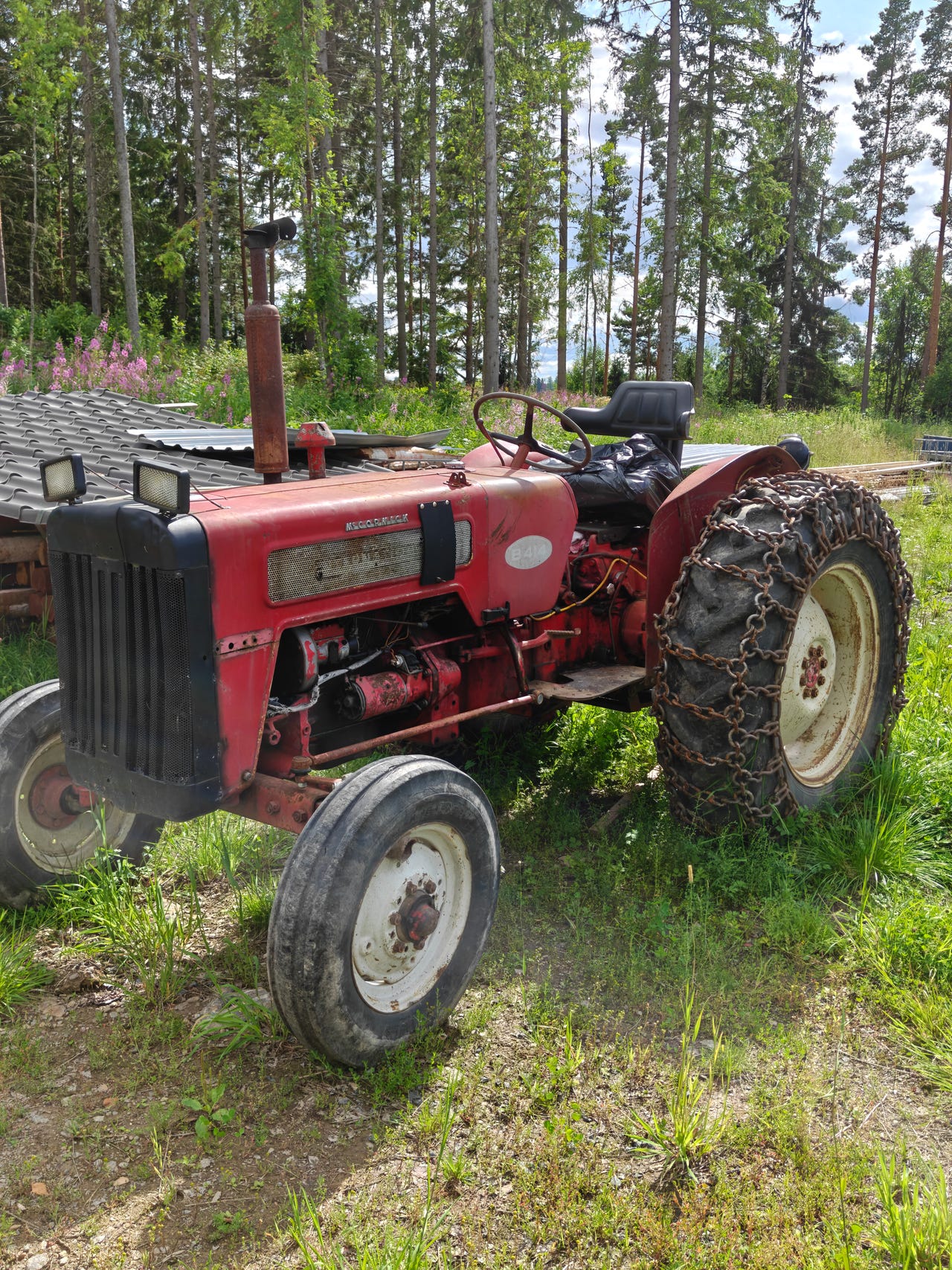 International B414