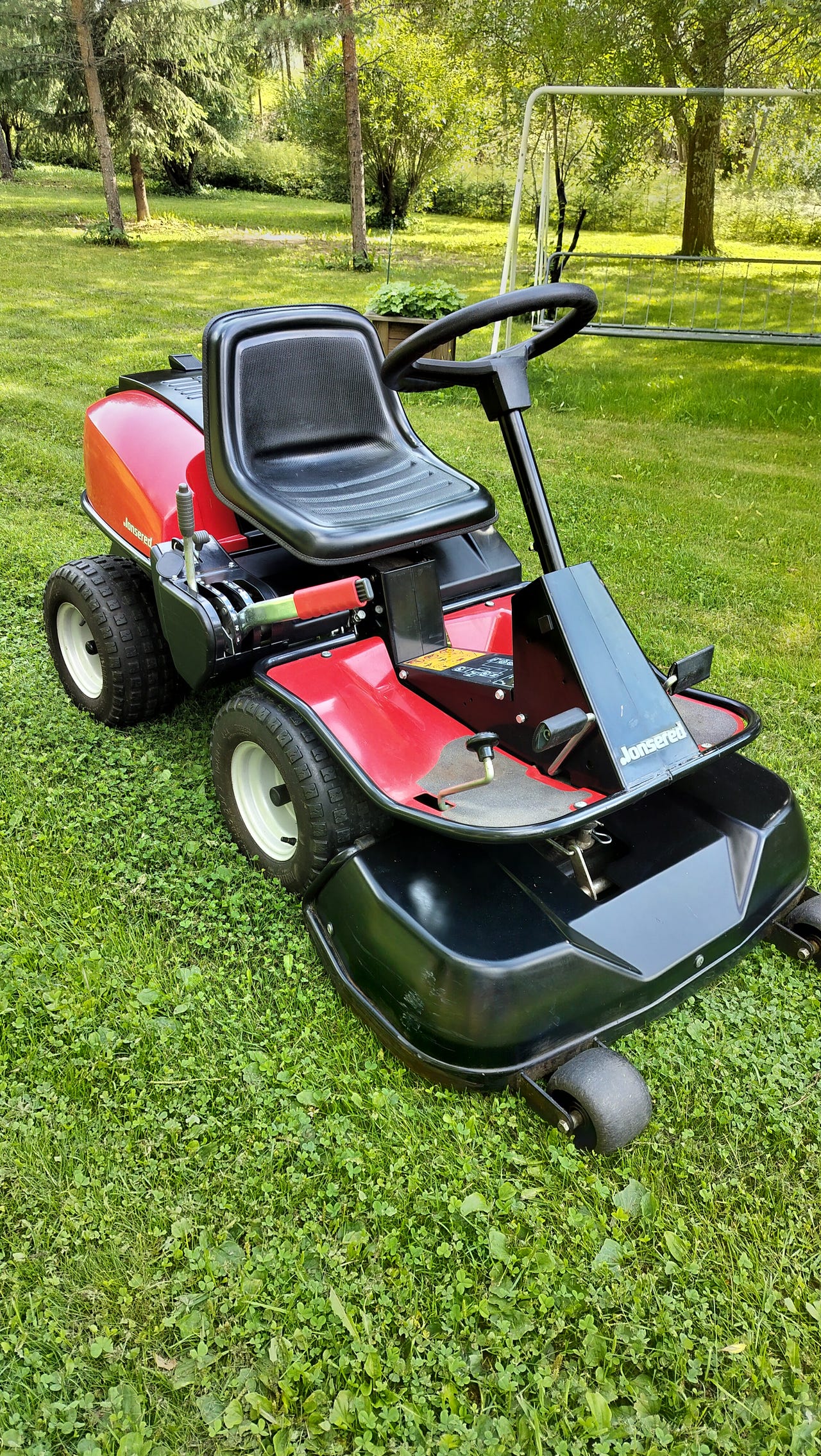 Jonsered etuleikkuri ajoleikkuri Briggs & Stratton 12.5 hp