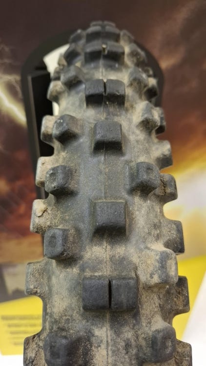 Bridgestone Motocross M403 80/100-21, Käytetty