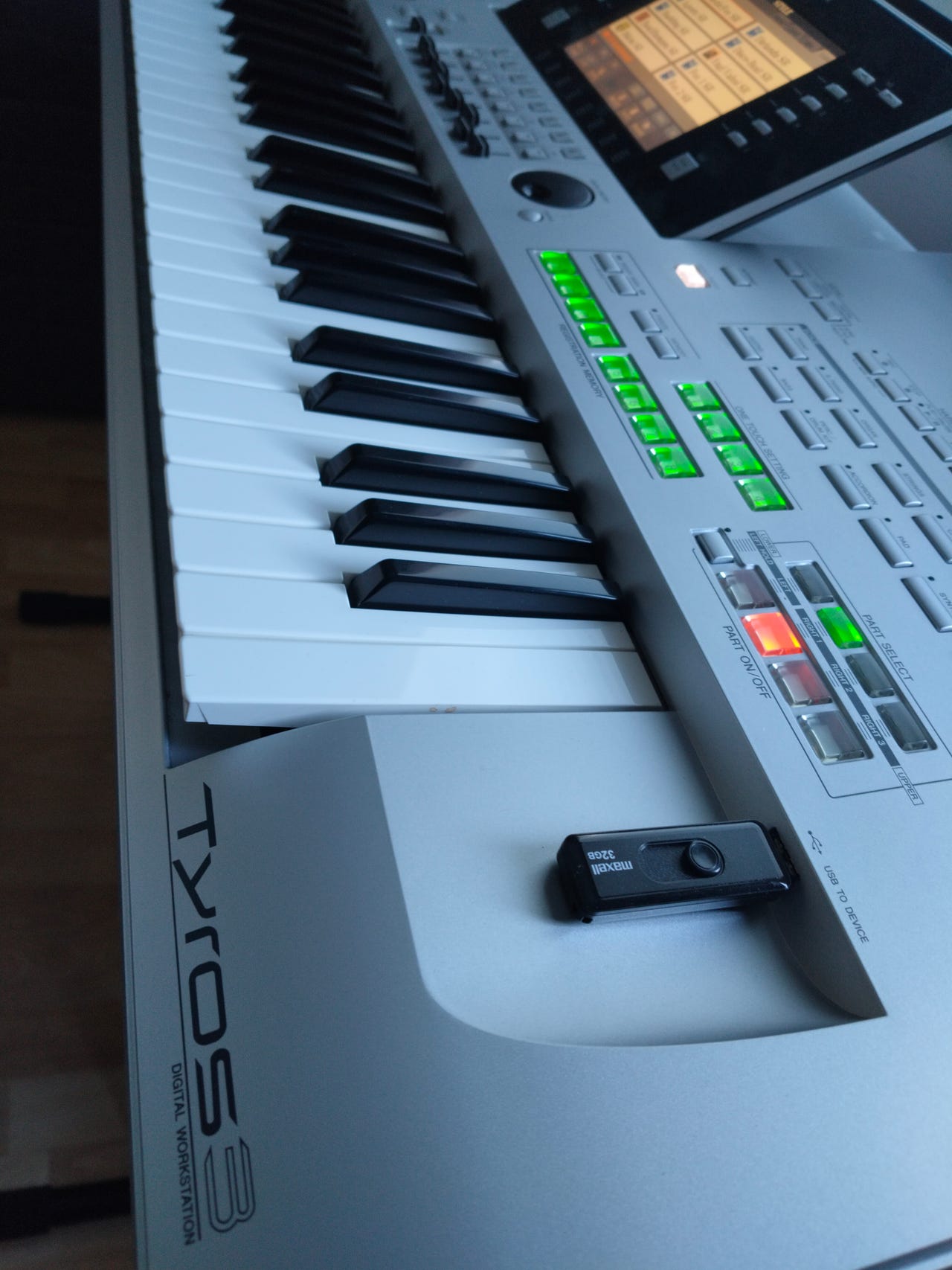 Yamaha Tyros 3 kosketinsoitin