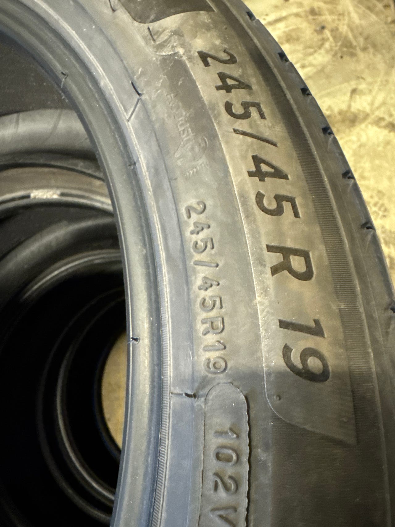 4kpl kesärenkaita Michelin 245/45R19