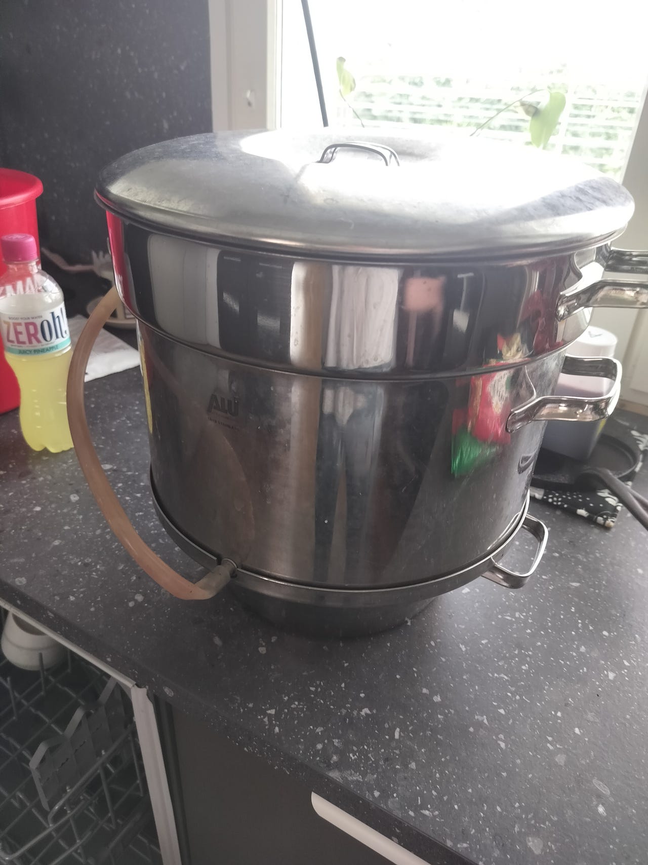 Mehumaija noin 8l. Ei induktiolle