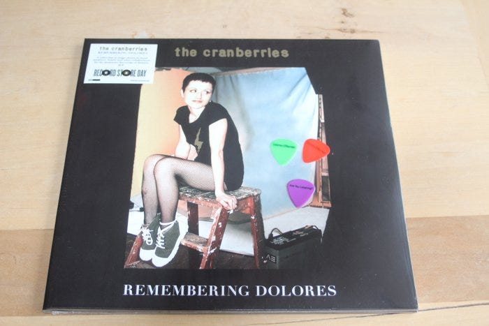 Cranberries - Remembering Dolores + Guitar Picks - 2 x LP-albumi
