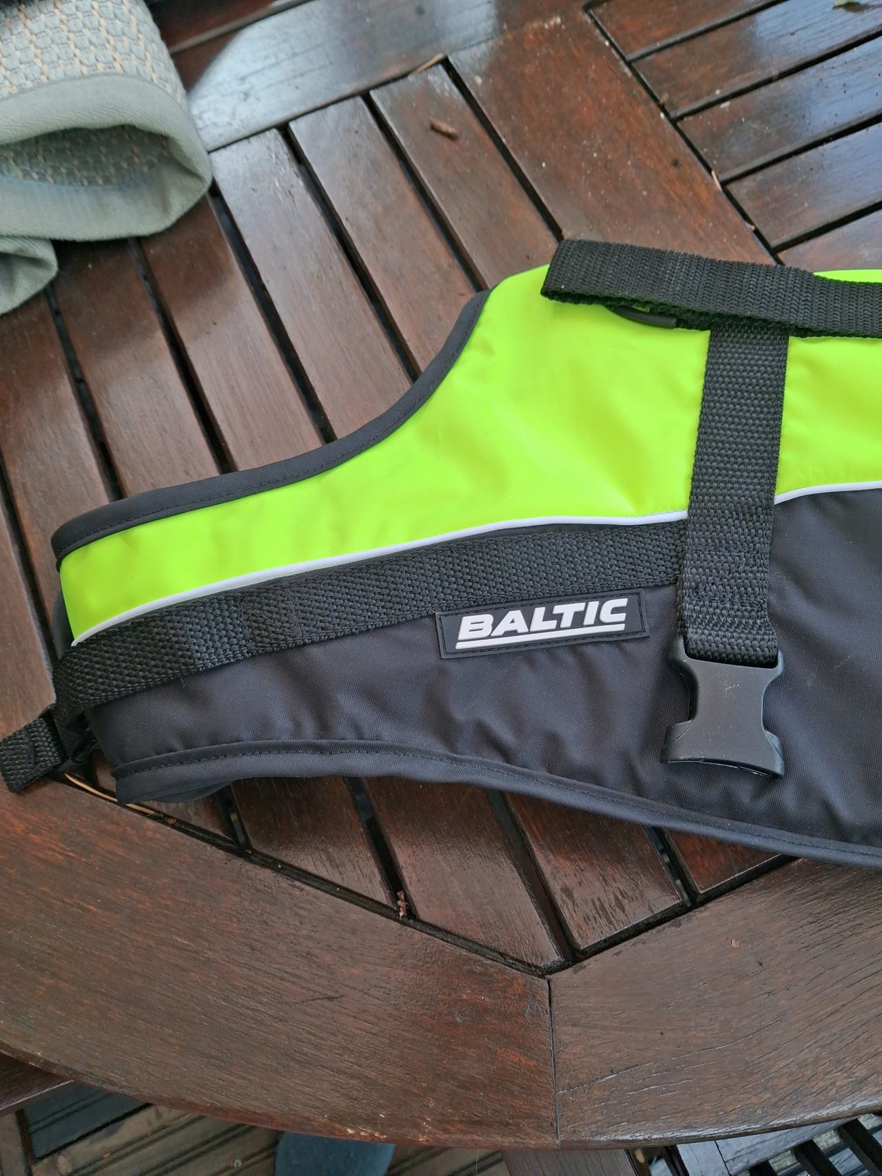 Baltic koiran pelastusliivi keltamusta