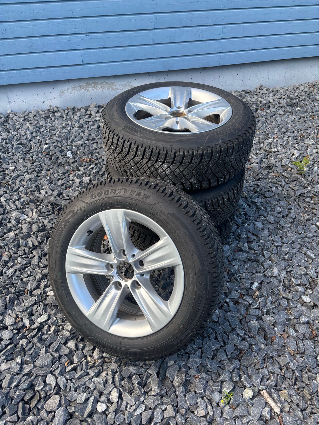 Bmw vanteet ja hyvät nastarenkaat